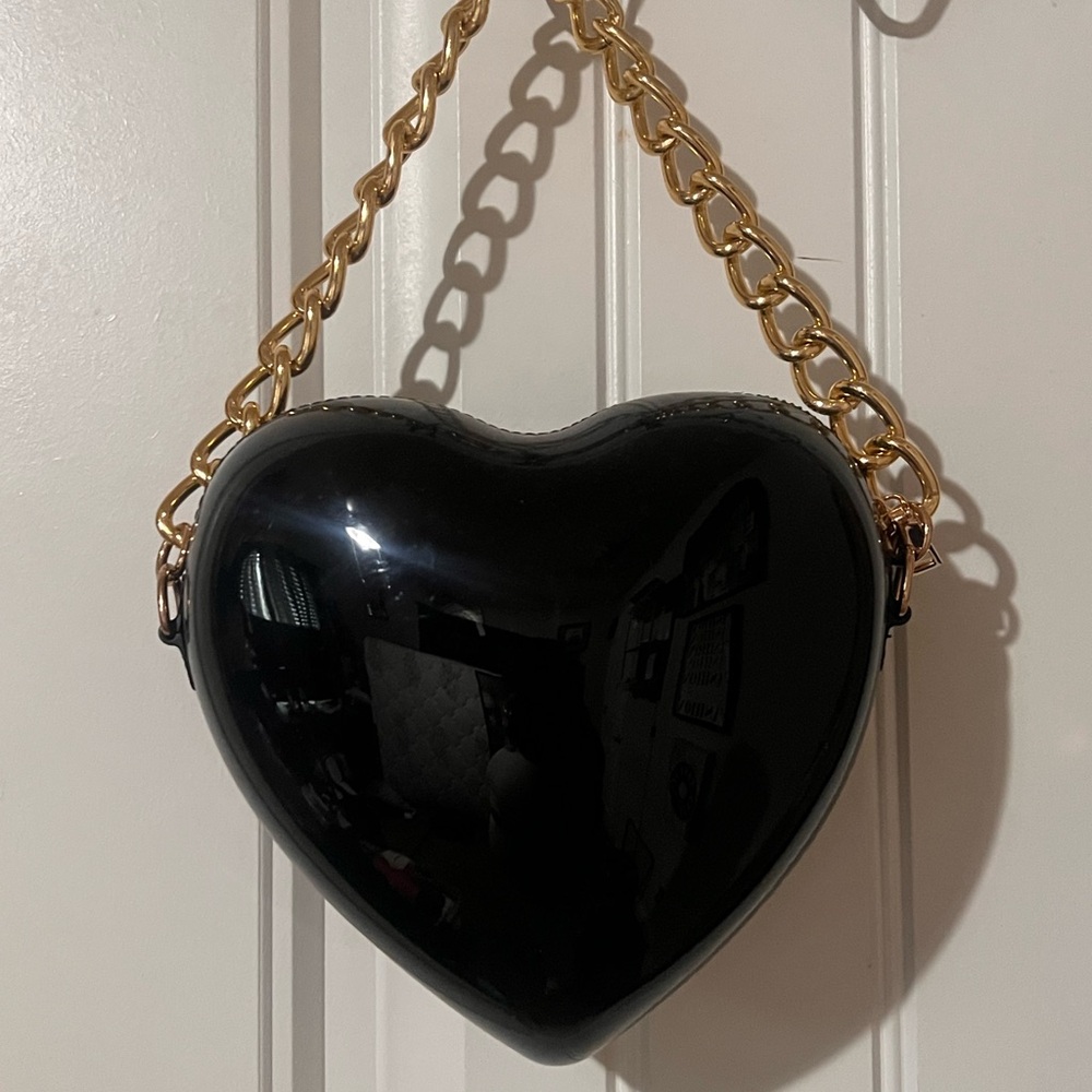 SHEIN Heart-Shaped Black Bag with Gold Chain